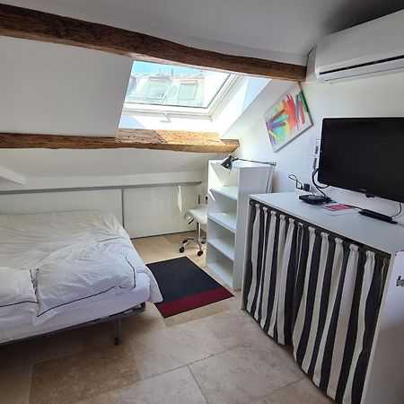 Appartement Coeur De Paris Avec Vue Sur Les Toits Eksteriør billede